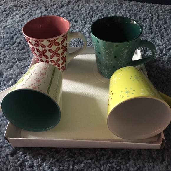 Xmas Mugs Set of 4 Brand New in Gift Box - Picture 3 of 4